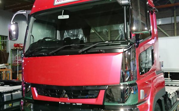 高野口運送新車トラクターヘッド